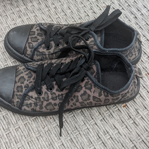 Shoes - Picture 2 of 6